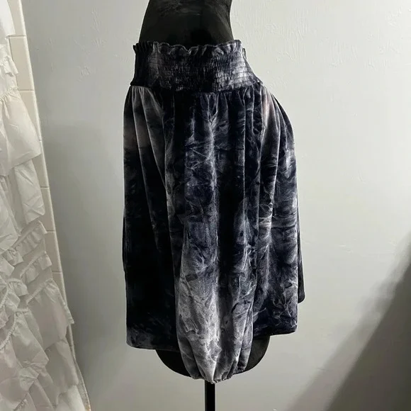 American Eagle Outfitters off the shoulder velvet top - Picture 2 of 6